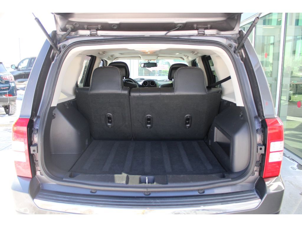 Used 2016 Jeep Patriot High Altitude image 28