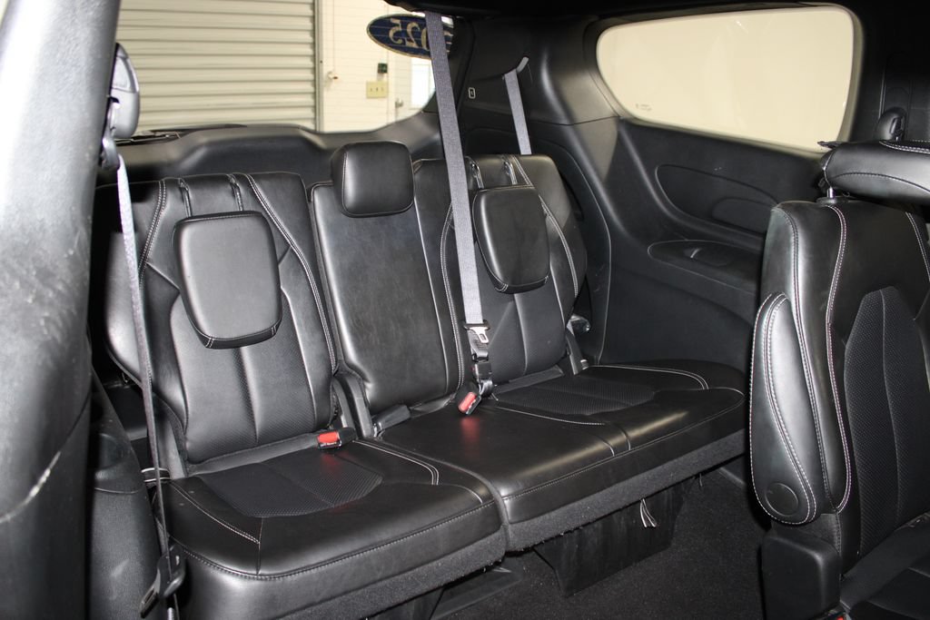 Used 2025 Chrysler Pacifica Select FWD image 32