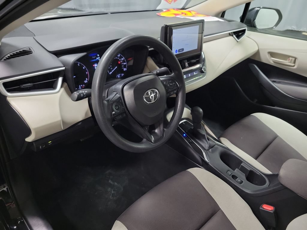 Used 2025 Toyota Corolla LE FWD image 13