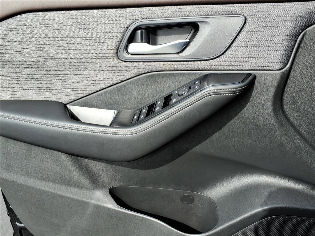 Certified 2023 Nissan Rogue SV image 29