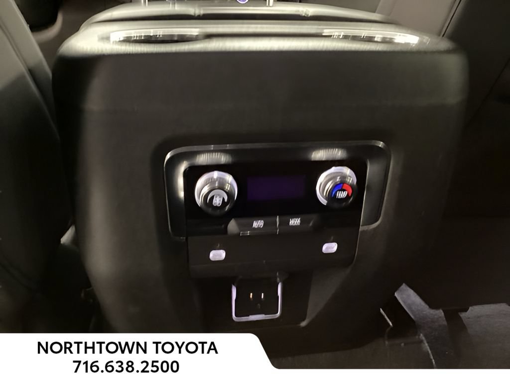 Used 2023 GMC Yukon SLE w/ Gmc Pro Safety Plus Package AWD/4WD image 12
