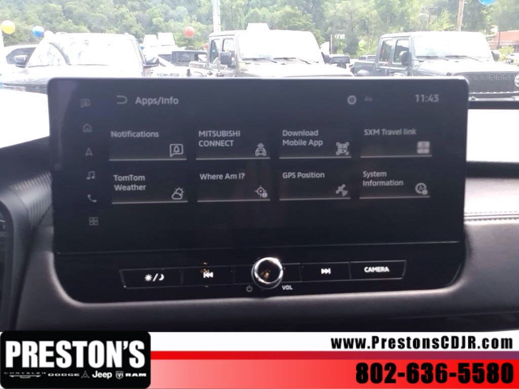 Used 2025 Mitsubishi Outlander AWD image 16