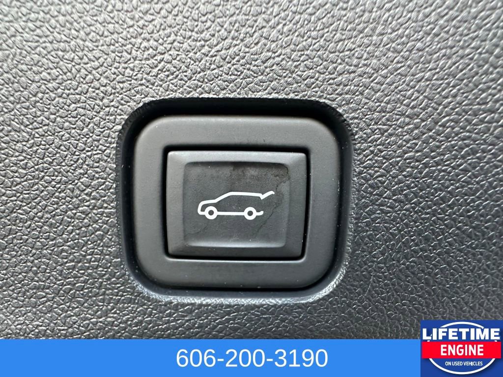 Used 2024 Chevrolet Traverse RS image 12