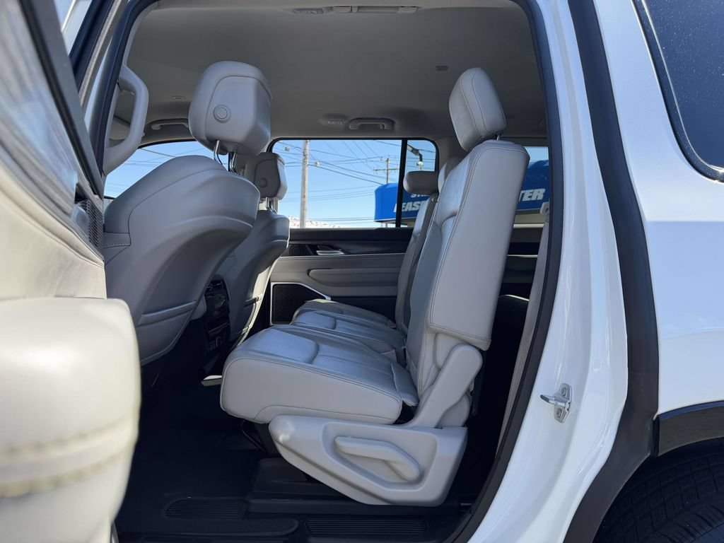 Used 2024 Jeep Wagoneer Series II w/ Flexible Seating Group AWD/4WD image 24