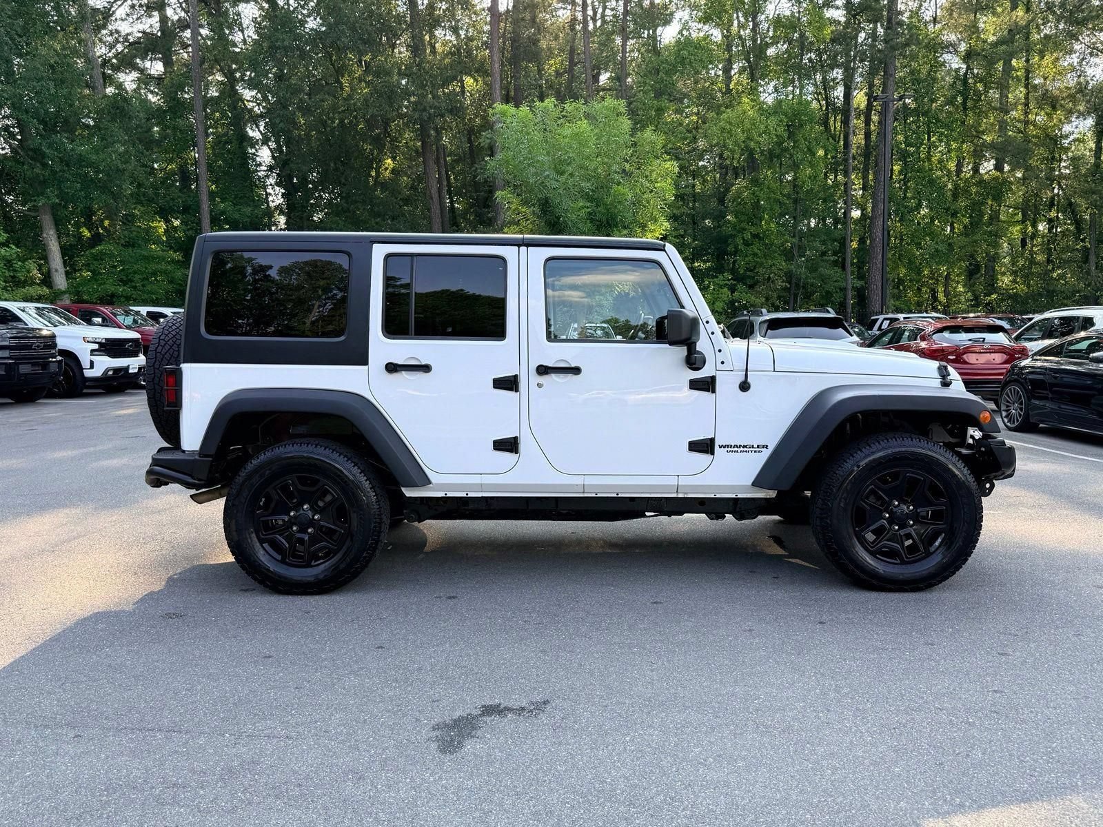 Used 2013 Jeep Wrangler Unlimited Sahara AWD/4WD image 10