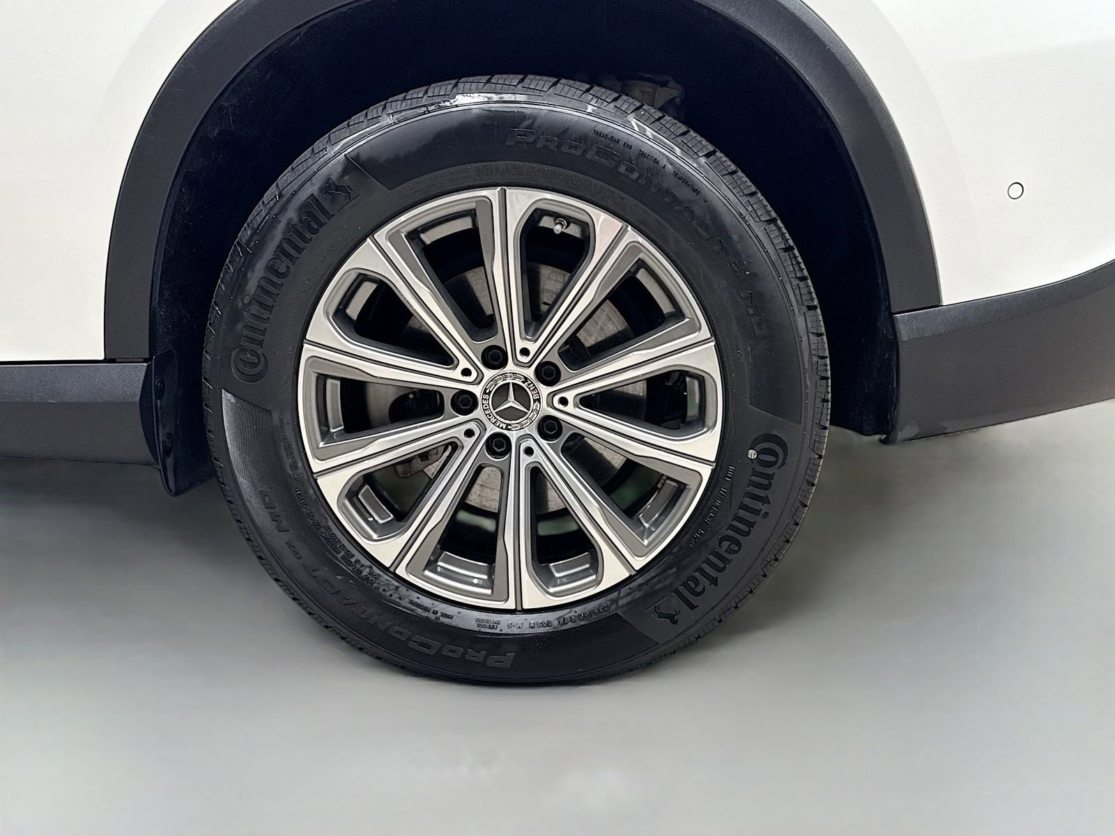 Used 2024 Mercedes-Benz GLC 300 4MATIC image 32