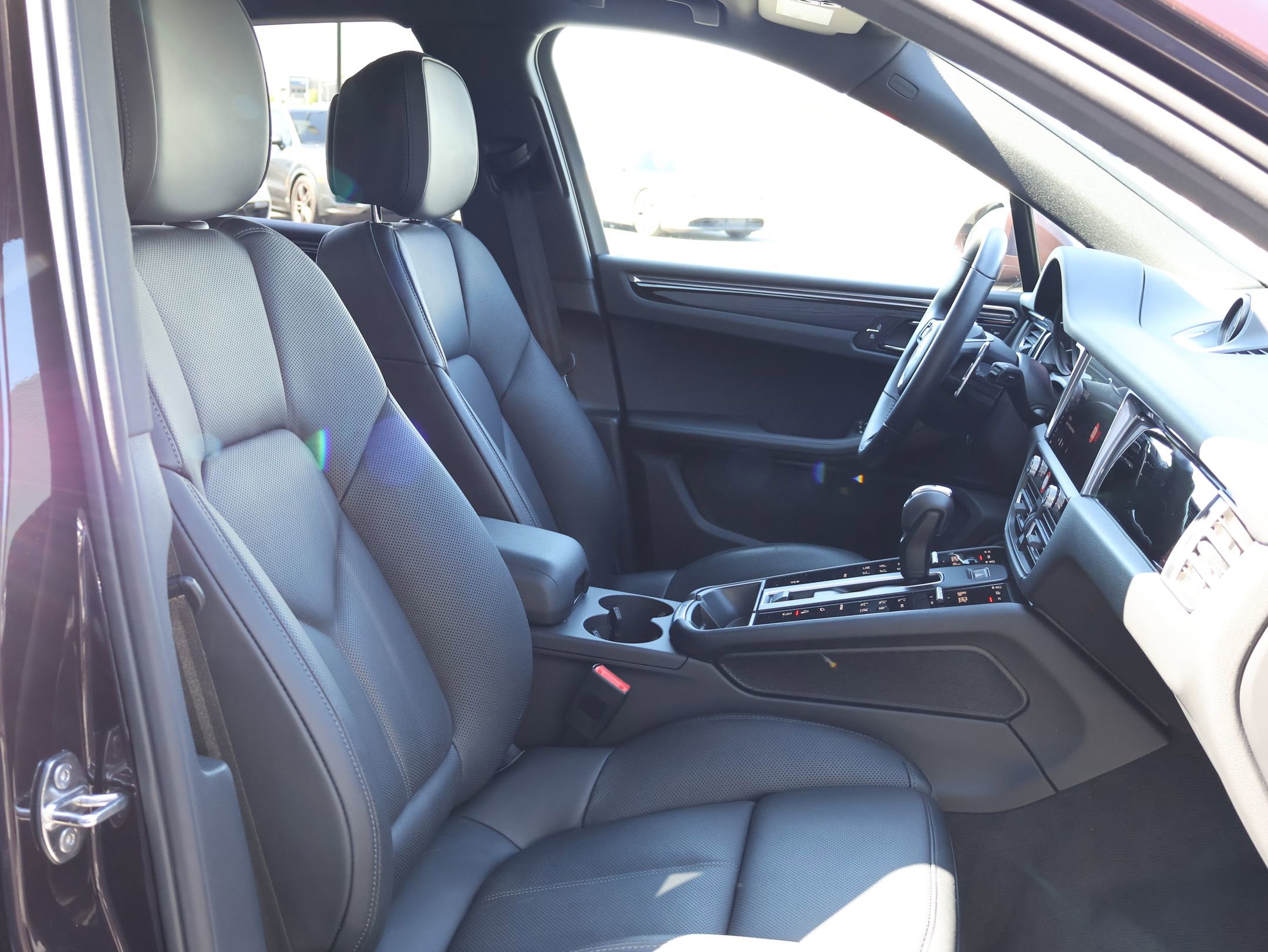 Certified 2026 Porsche Macan AWD/4WD image 27