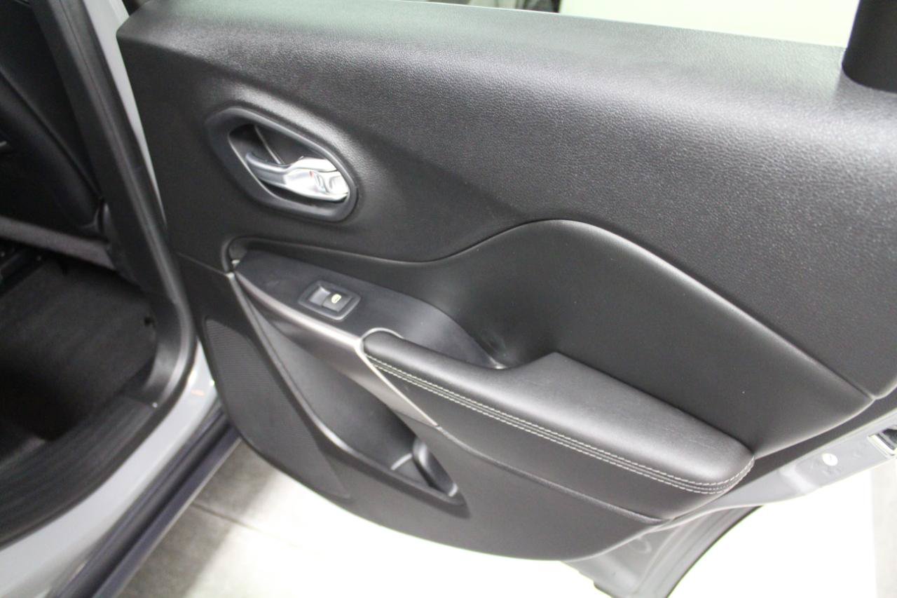 Used 2021 Jeep Cherokee Limited w/ Elite Package AWD/4WD image 29