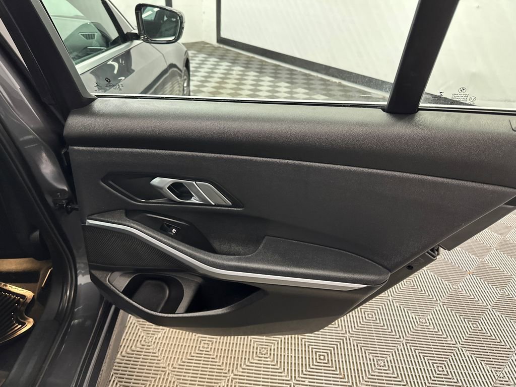 Used 2019 BMW 330i Sedan w/ Convenience Package RWD image 18