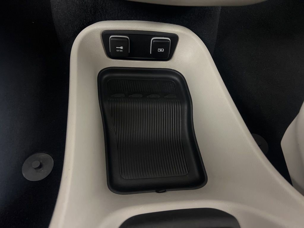 Used 2021 Chrysler Voyager Lxi image 21