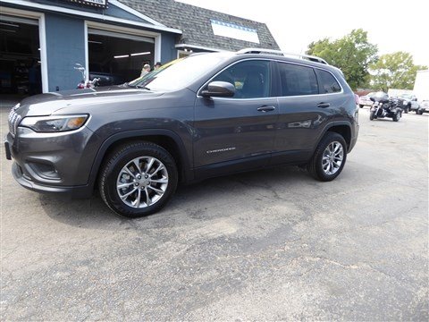 Used 2019 Jeep Cherokee Latitude Plus w/ Comfort/Convenience Group image 3
