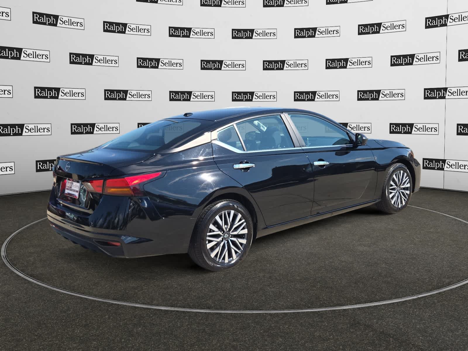 Used 2025 Nissan Altima 2.5 SV FWD image 6