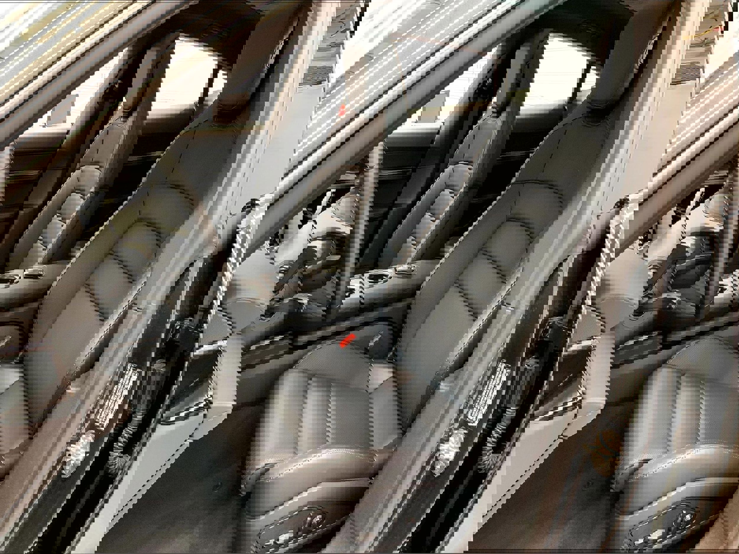 Used 2025 Porsche Taycan image 5