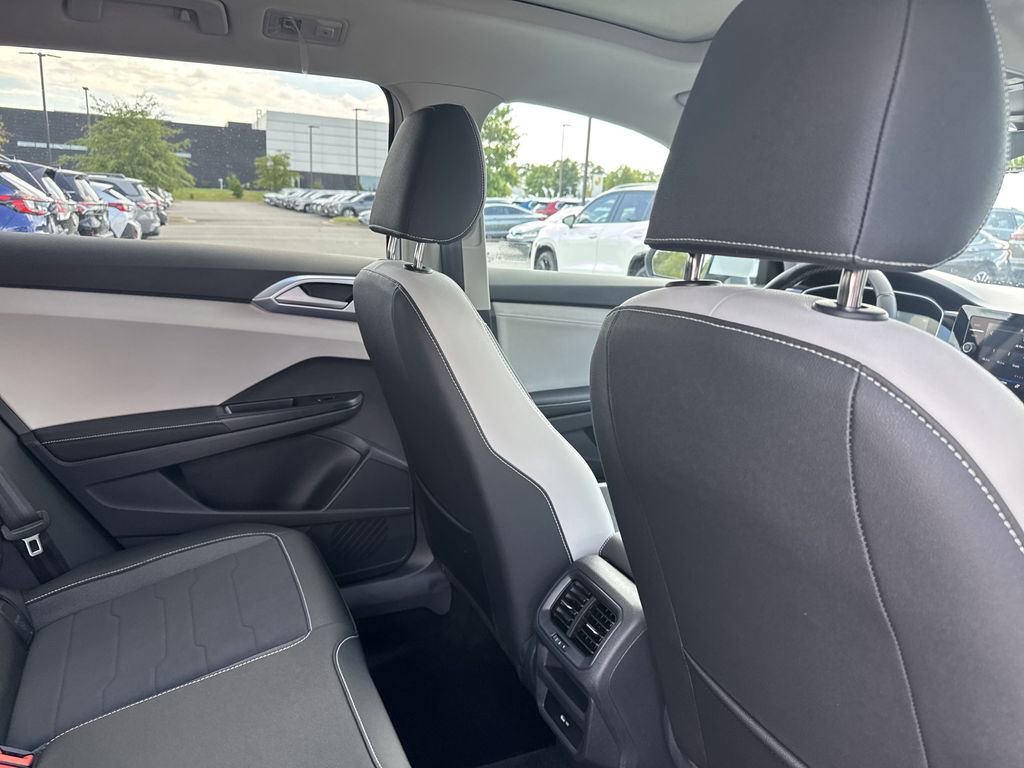 New 2025 Volkswagen Taos SE image 16
