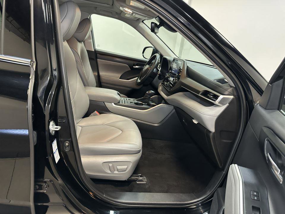 Certified 2022 Toyota Highlander XLE image 39