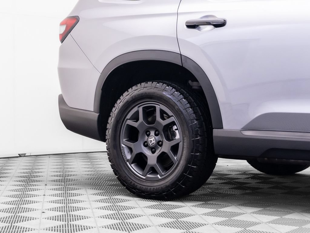 Certified 2025 Honda Pilot TrailSport image 32
