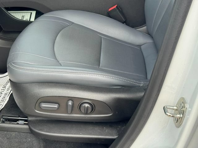 Used 2023 Buick Enclave Essence AWD/4WD image 22
