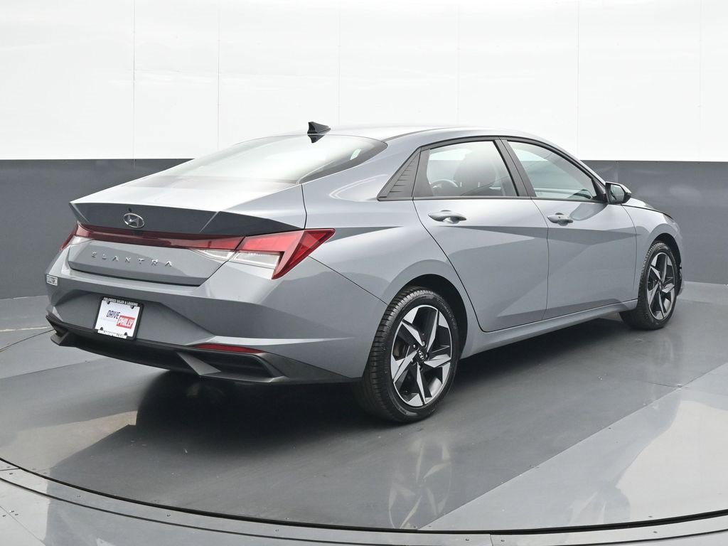 Used 2023 Hyundai Elantra SEL w/ Convenience Package image 6