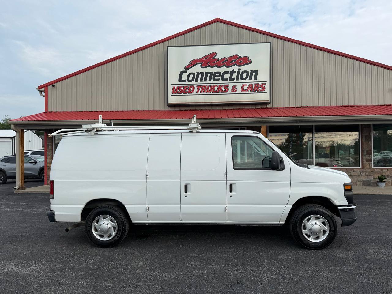 Used 2014 Ford E-150 and Econoline 150 RWD image 3
