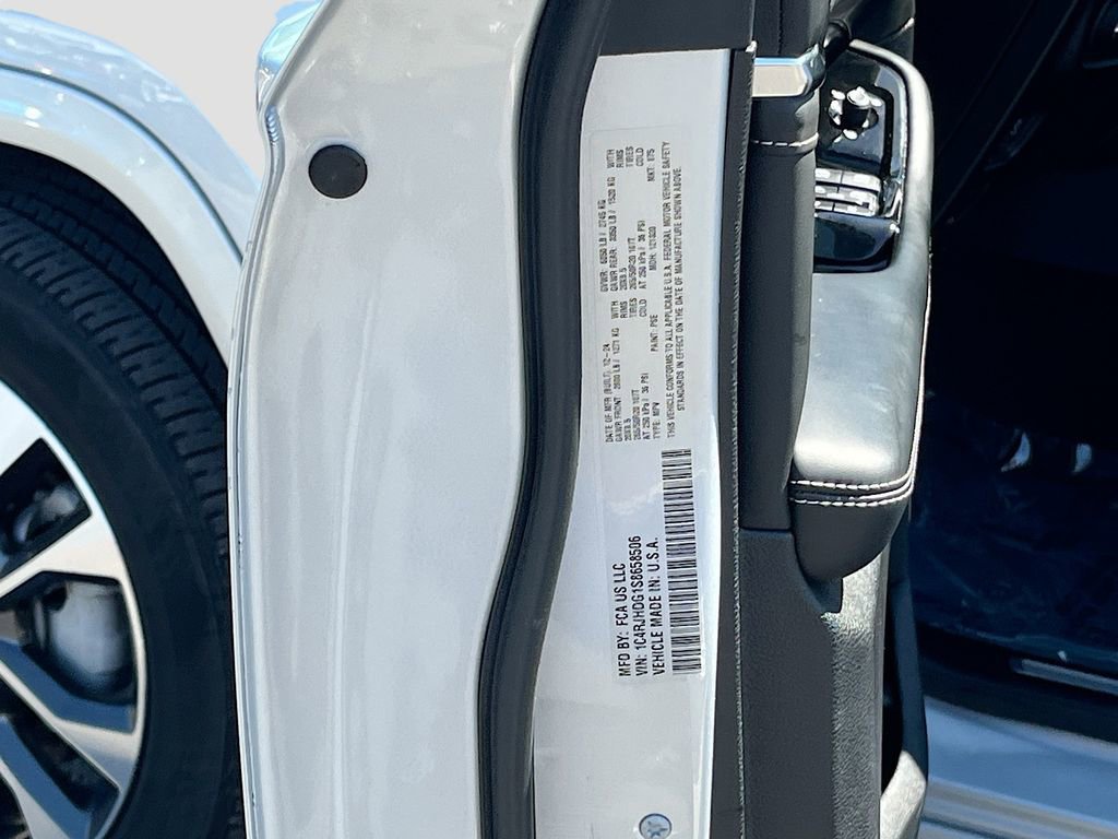 Certified 2025 Jeep Grand Cherokee Overland w/ Adv Protech Group III image 33