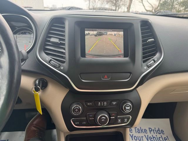 Used 2019 Jeep Cherokee Latitude w/ Cold Weather Group image 21