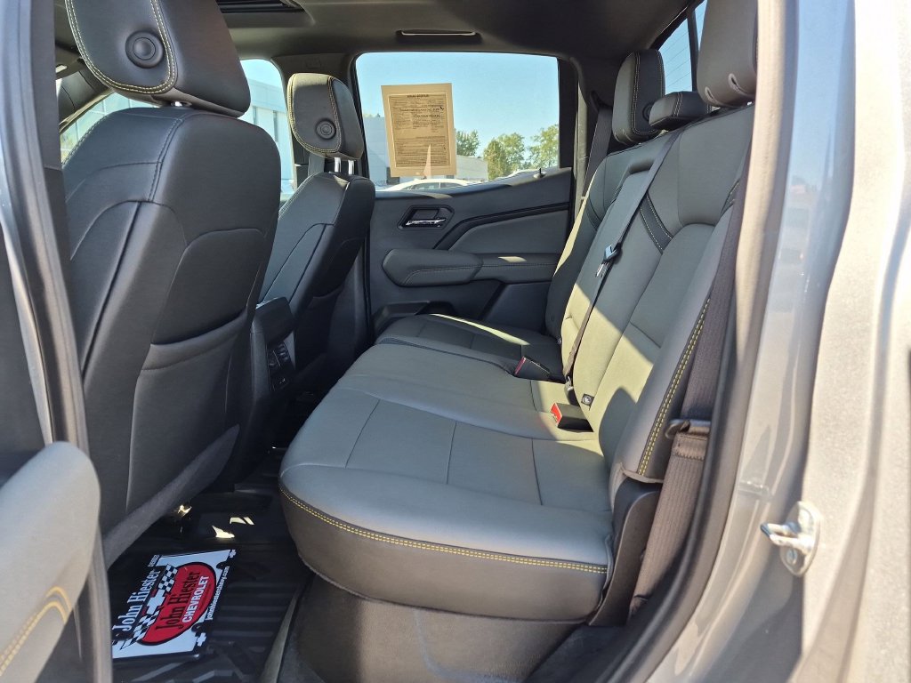 Used 2025 Chevrolet Colorado ZR2 w/ Technology Package AWD/4WD image 30