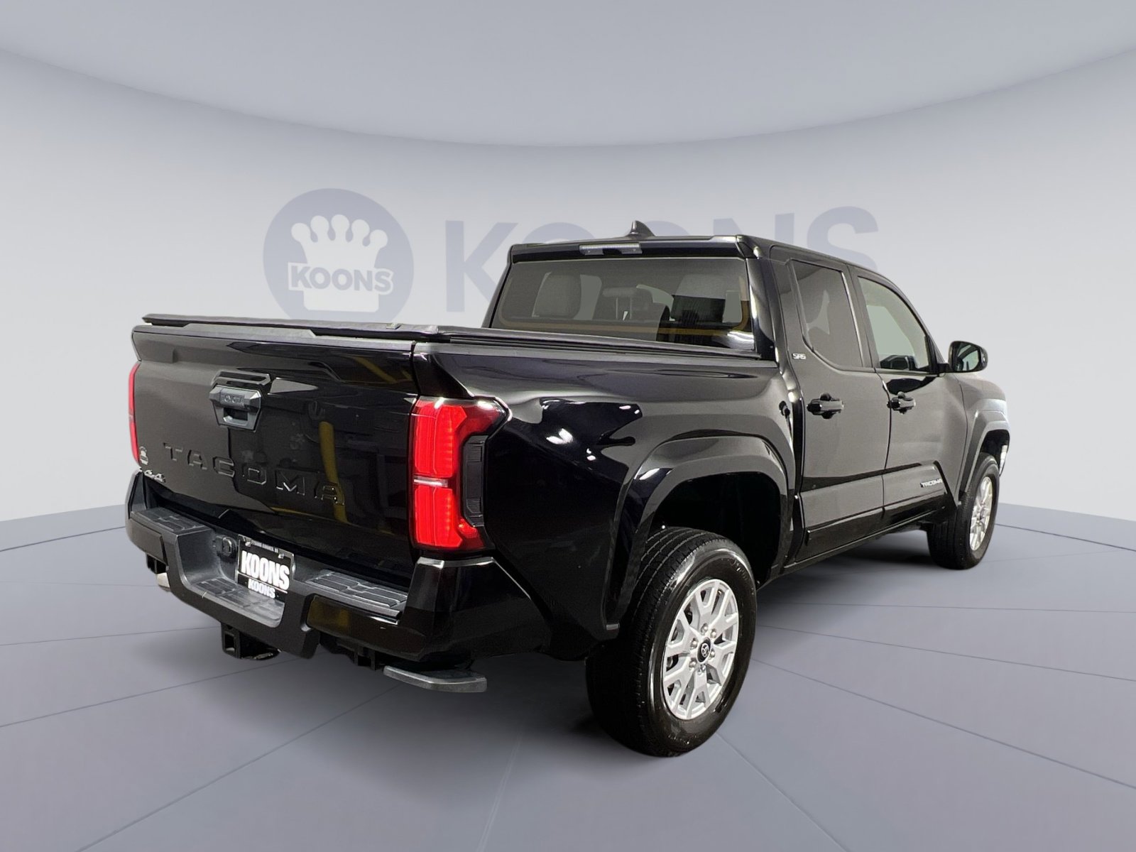 Used 2024 Toyota Tacoma SR5 AWD/4WD image 11