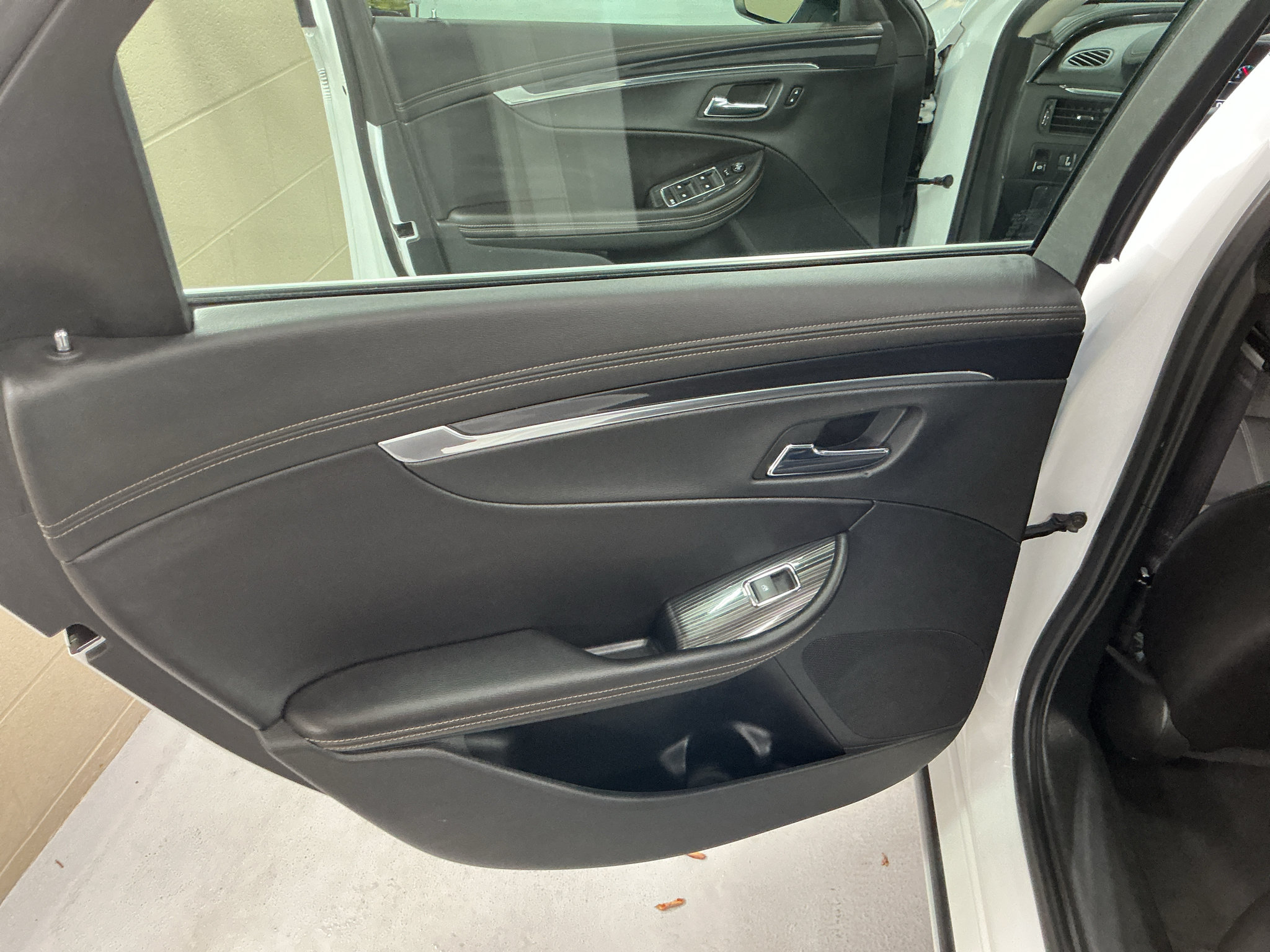 Used 2016 Chevrolet Impala LT FWD image 15
