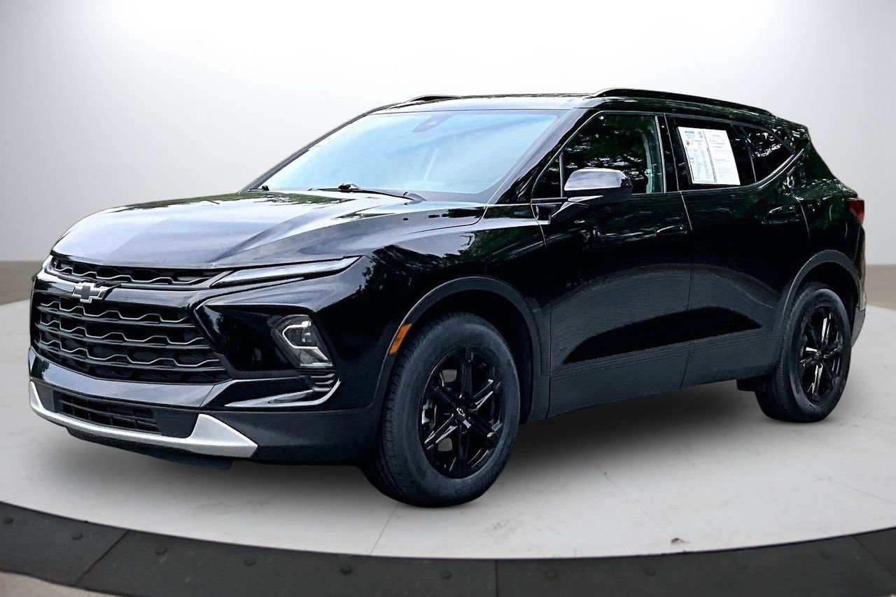Used 2023 Chevrolet Blazer LT w/ Midnight/Sport Edition FWD image 4