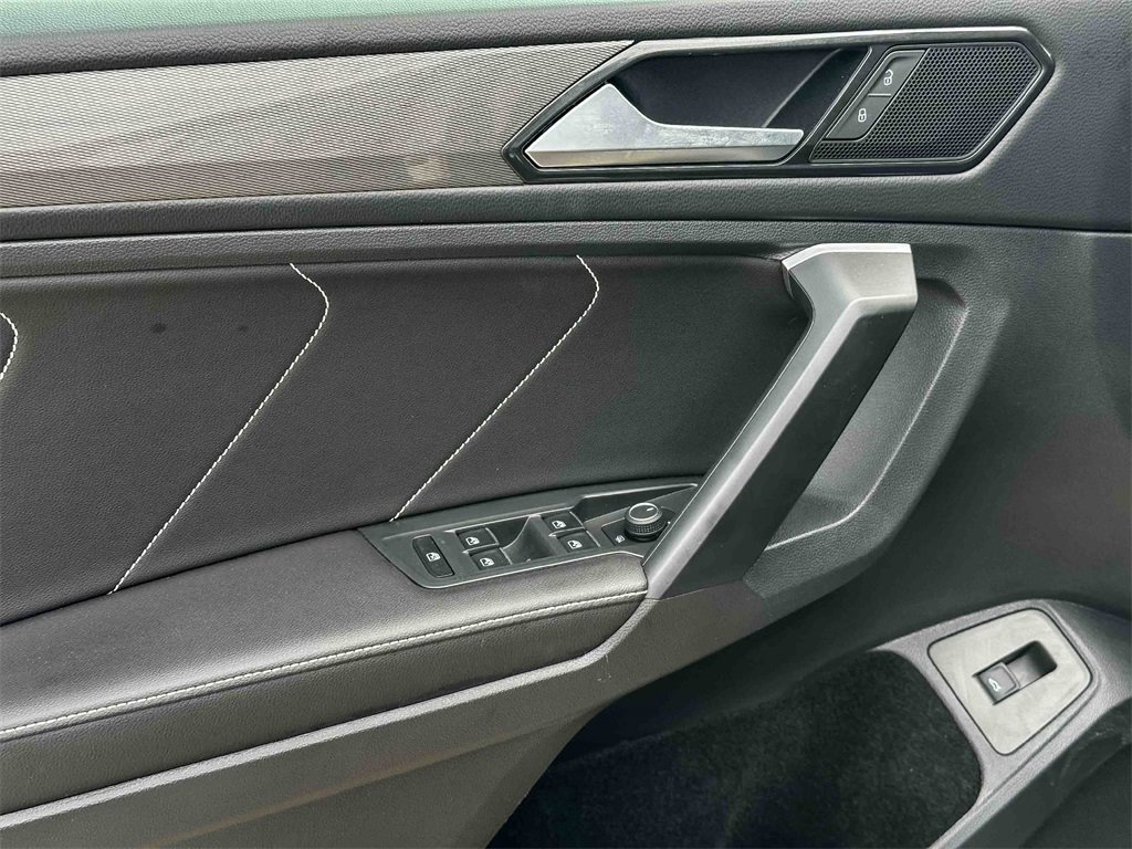 Used 2024 Volkswagen Tiguan SE image 16