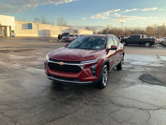 Certified 2025 Chevrolet Trax LT image 2