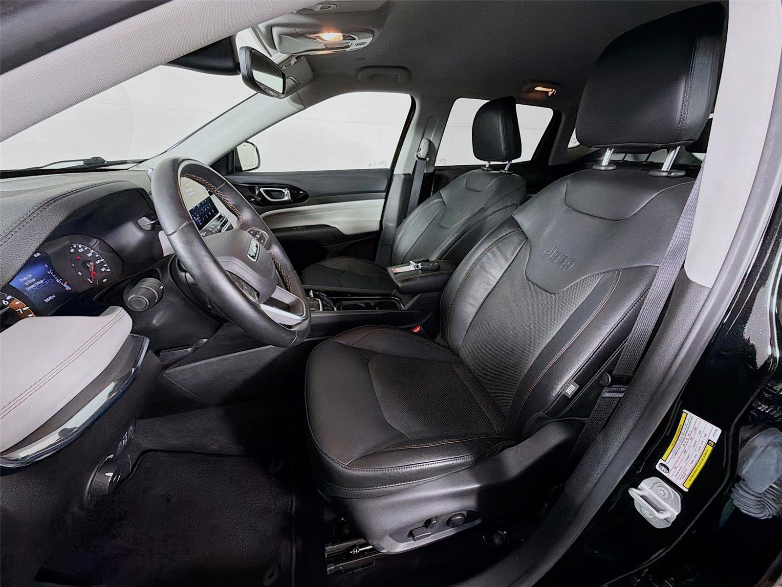 Used 2022 Jeep Compass Limited image 11