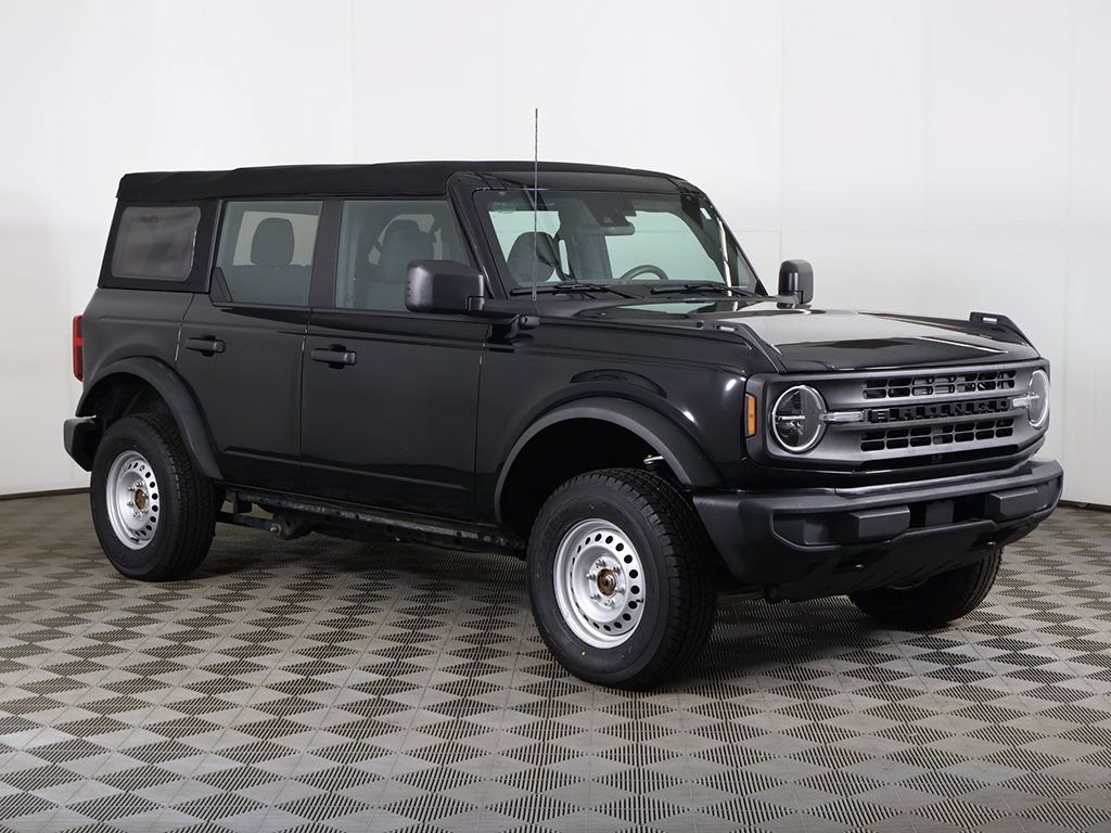 Used 2023 Ford Bronco 4-Door AWD/4WD image 2