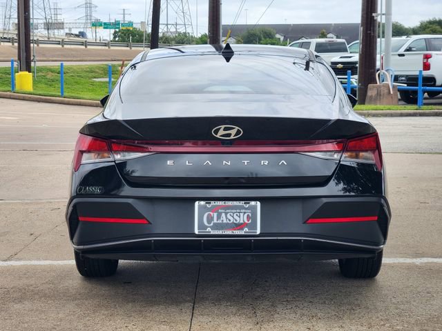 Used 2024 Hyundai Elantra SEL FWD image 6