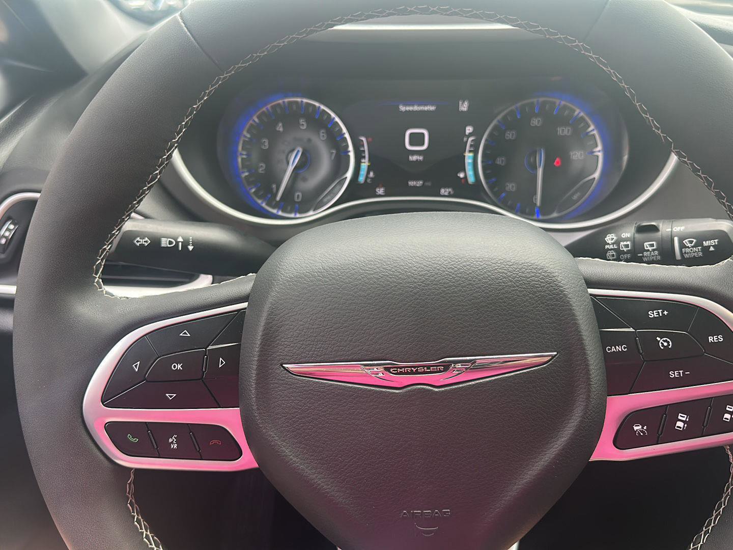 Used 2025 Chrysler Pacifica Select image 14