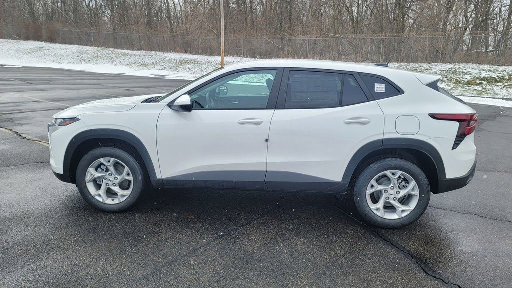 New 2026 Chevrolet Trax LS w/ LS Convenience Package FWD image 7