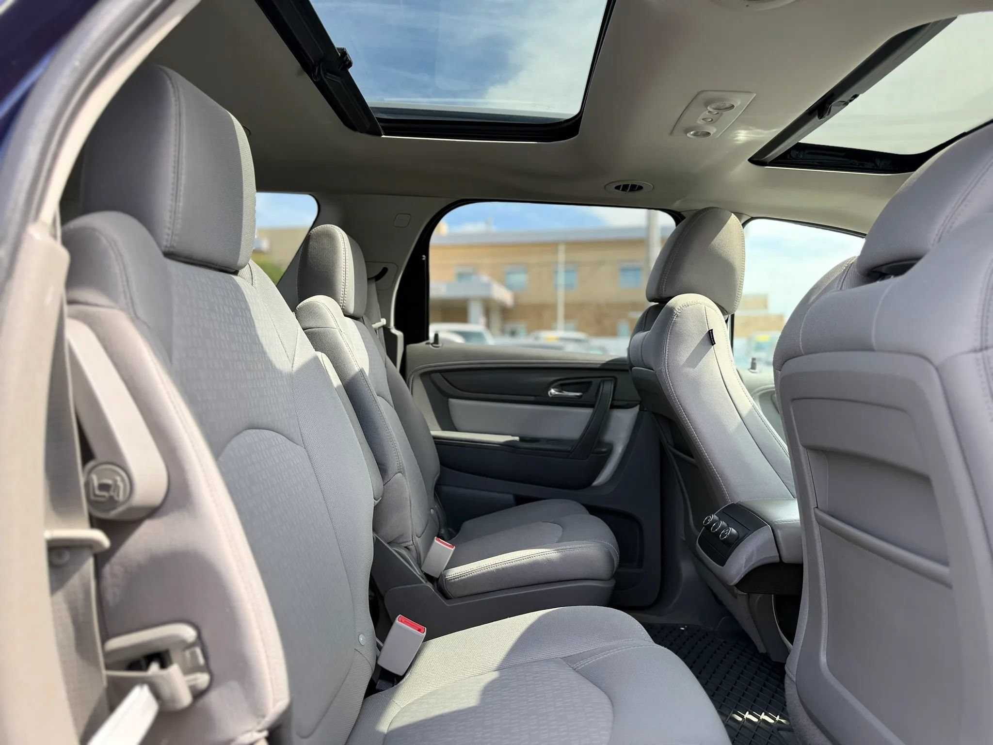 Used 2015 GMC Acadia SLE AWD/4WD image 17