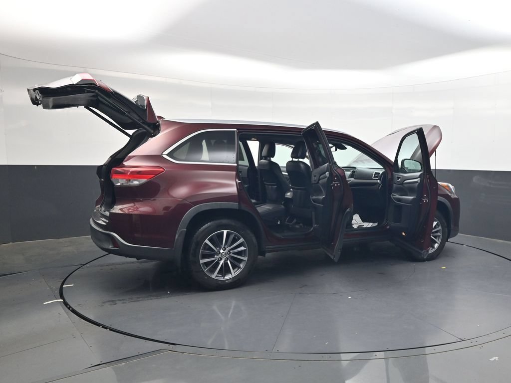 Used 2019 Toyota Highlander XLE AWD/4WD image 46