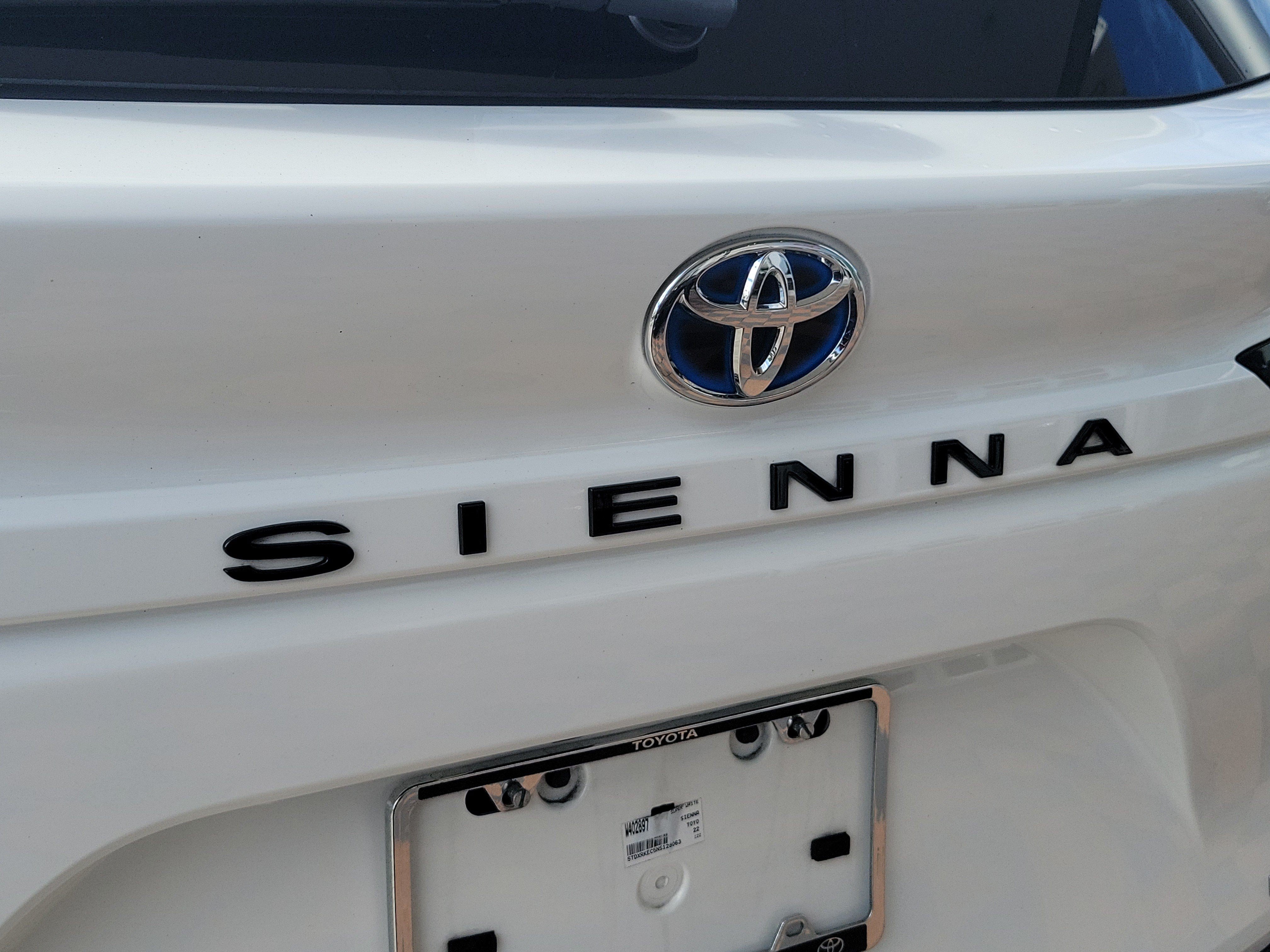 Used 2022 Toyota Sienna XSE FWD image 10
