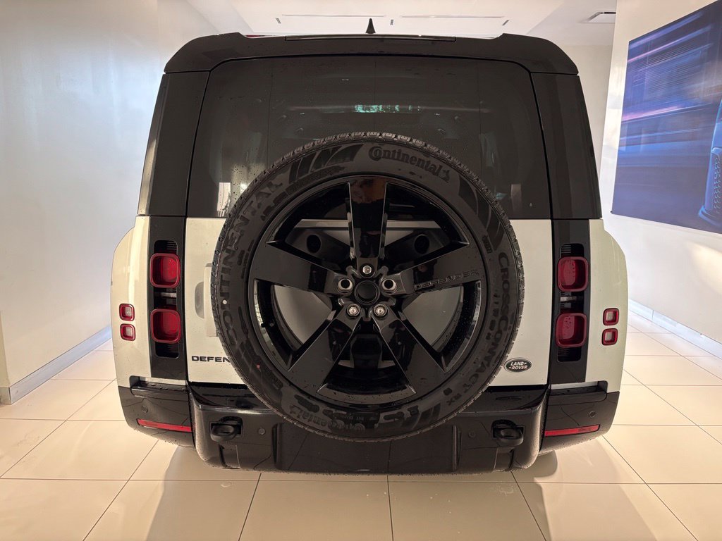 Used 2023 Land Rover Defender 130 X-Dynamic SE AWD/4WD image 3