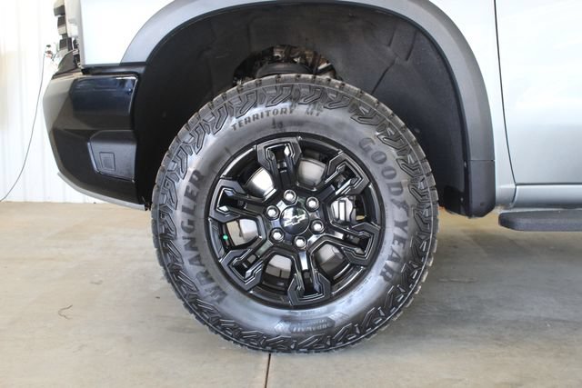 Used 2023 Chevrolet Silverado 1500 ZR2 w/ Technology Package AWD/4WD image 25