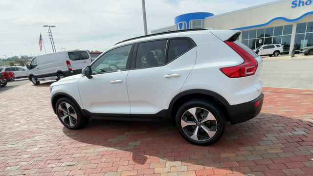 Used 2026 Volvo XC40 B5 Plus AWD/4WD image 7