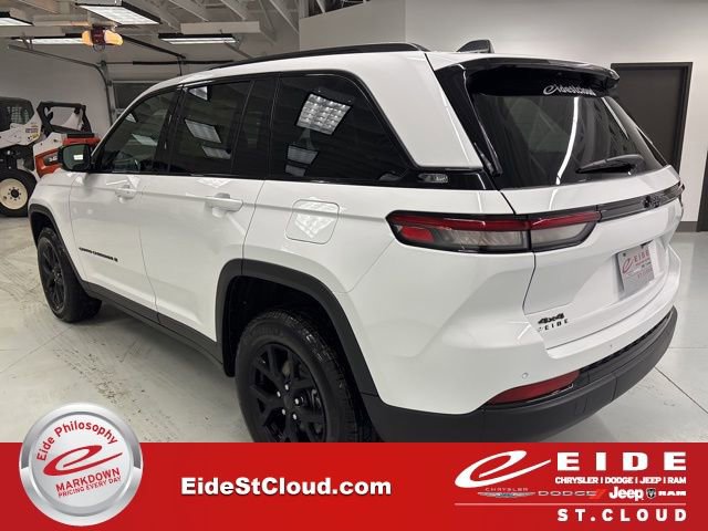 New 2025 Jeep Grand Cherokee Altitude image 7