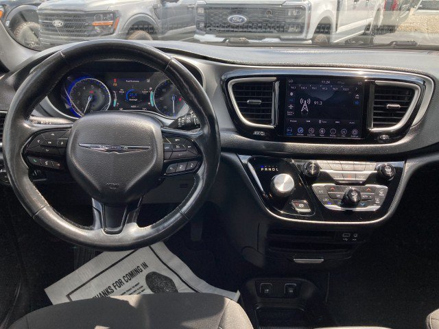Used 2020 Chrysler Pacifica Touring w/ Advanced Safetytec Group FWD image 9