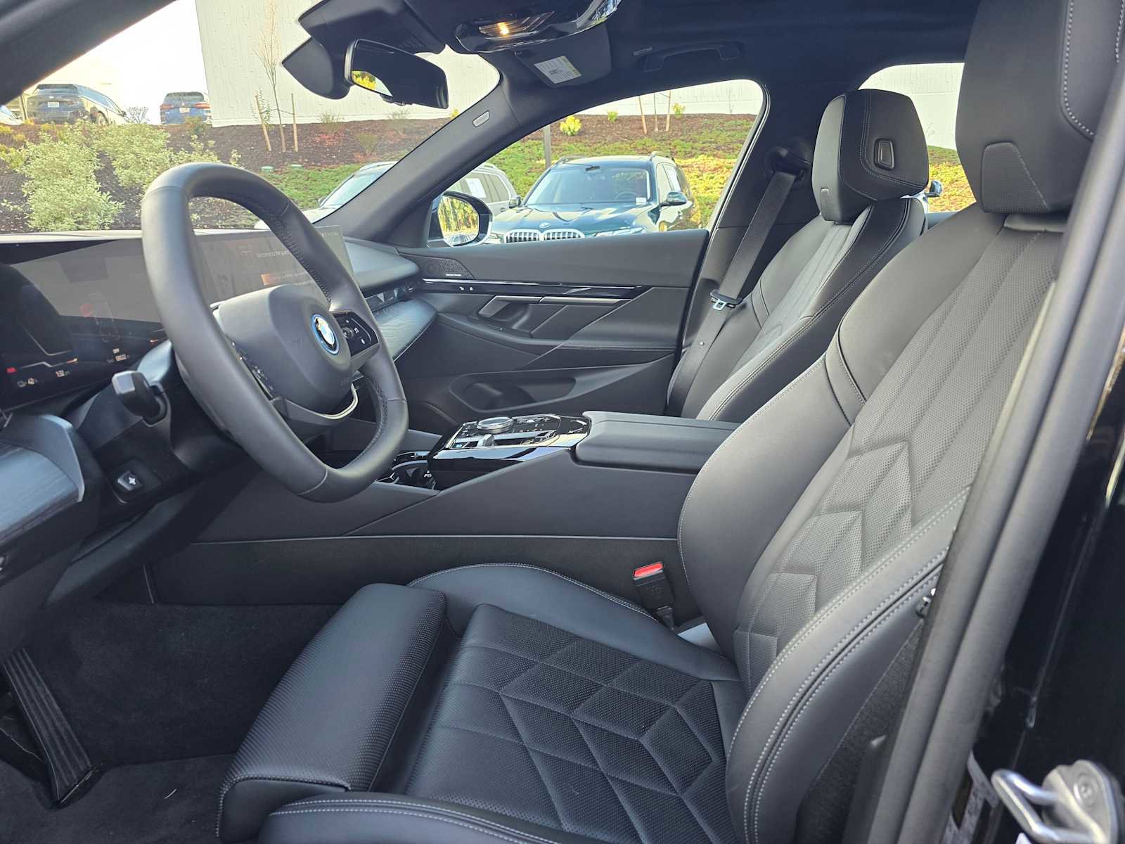 Used 2024 BMW i5 eDrive40i w/ Convenience Package image 22