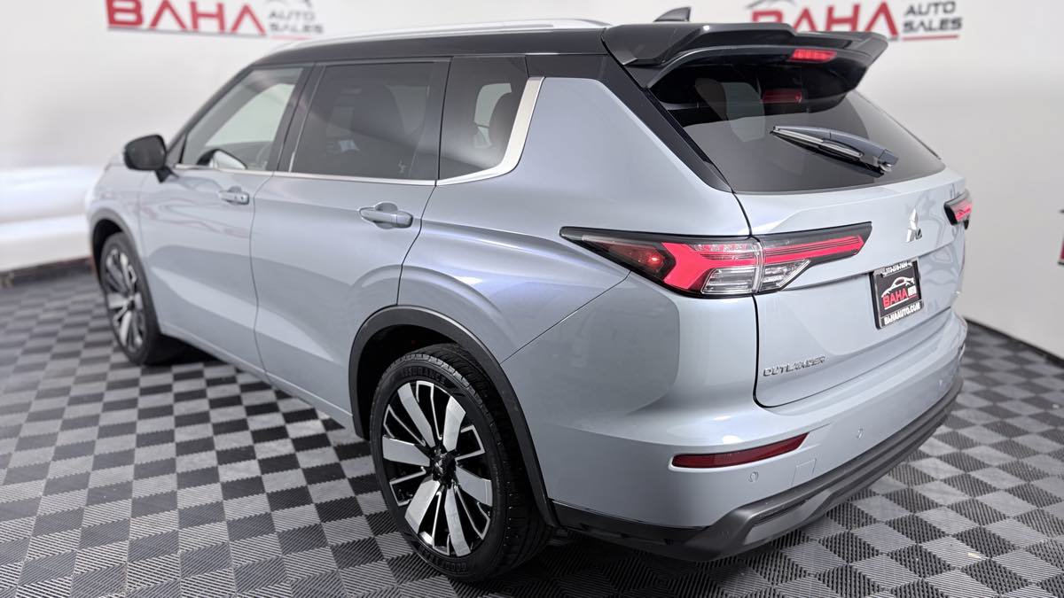 Used 2025 Mitsubishi Outlander SEL AWD/4WD image 4