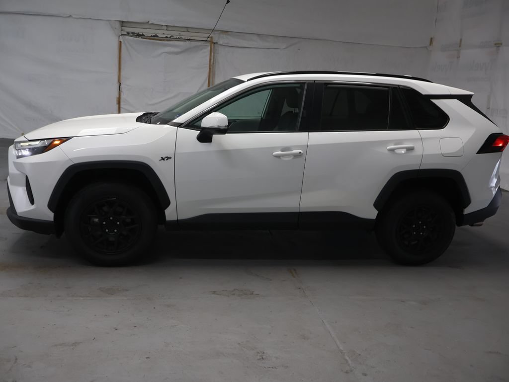 Used 2022 Toyota RAV4 XLE FWD image 4