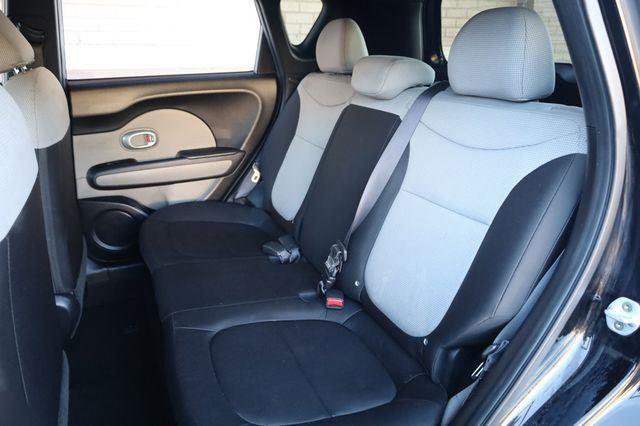 Used 2016 Kia Soul FWD image 19