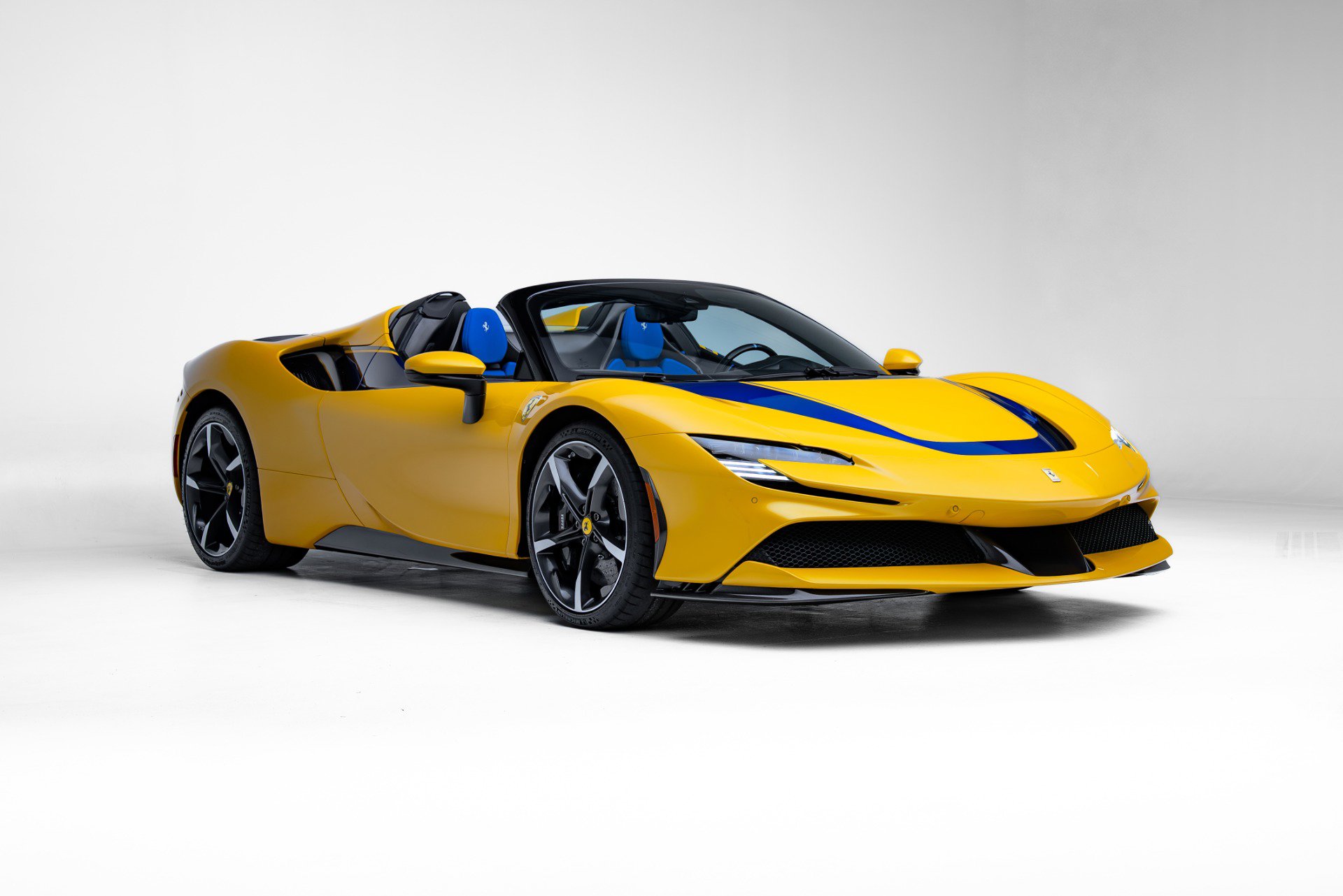 Used 2023 Ferrari SF90 Spider AWD/4WD image 6