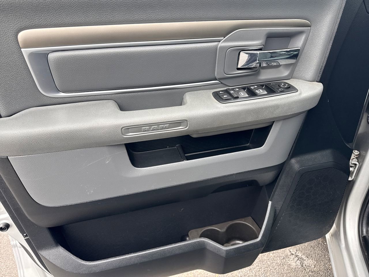 Used 2016 RAM 1500 Classic SLT image 17